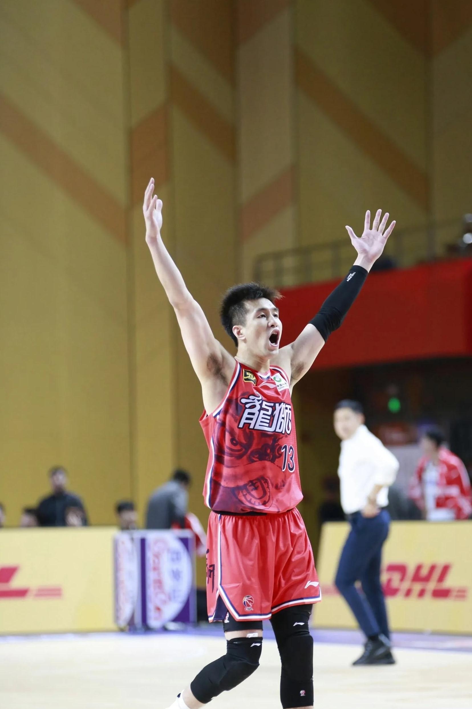 集结日CBA季后赛焦点战，波尔图迎来里程碑，更衣室稳定，资深球员宣示担当的简单介绍