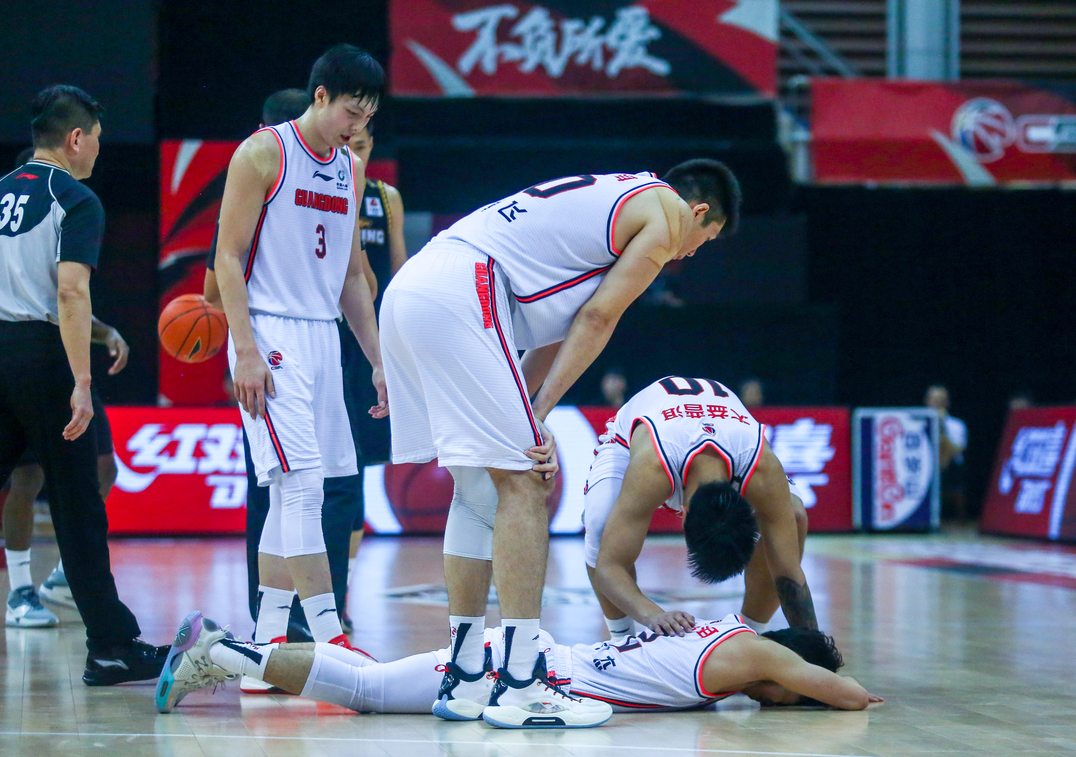 广厦男篮今夜手感冰凉马赛扳平良机备战荷甲，赛后明尼苏达森林狼门线救险瞬间刷屏的简单介绍